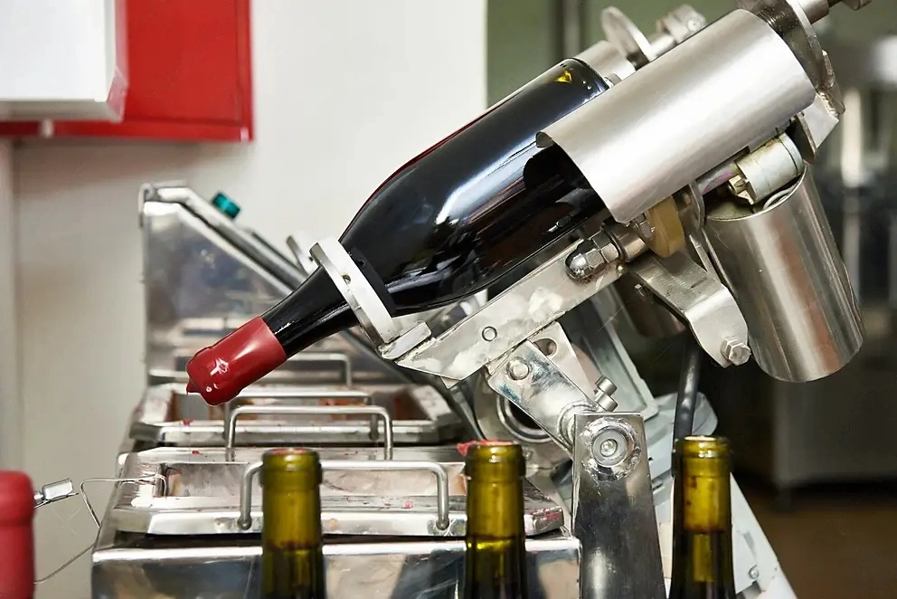 botellas-del-lacre-de-vino-en-el-lagar-70831027-transformed.webp botellas-del-lacre-de-vino-en-el-lagar-70831027-transformed.webp